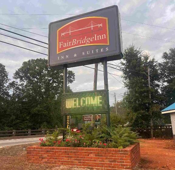 فندق Fairbridge Inn & Suites