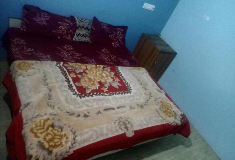 ホテル Helix    Rajpura    Budget Rooms For Family, Couples, Solo Travellers