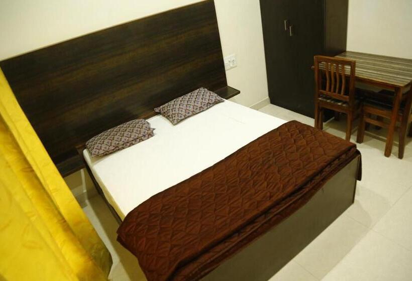 בית מלון כפרי Kpk Residency Arani