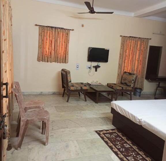 هتل Madhur Residency