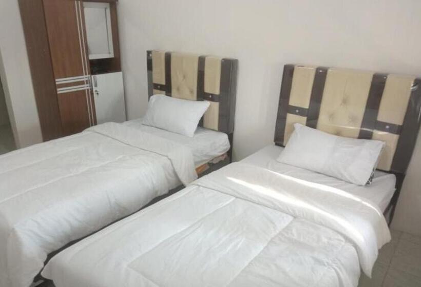 هتل Oyo 93088 Celine Home Syariah