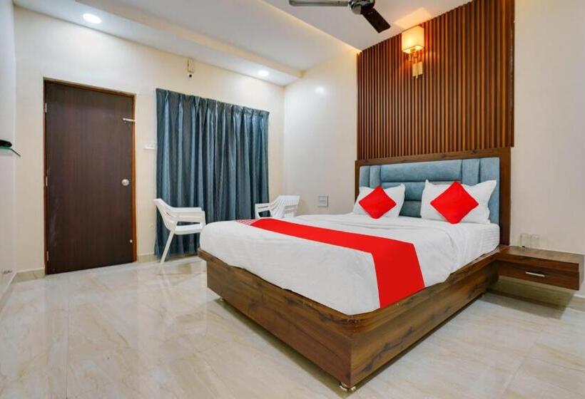 Отель Oyo Flagship Samruddhi Lodging