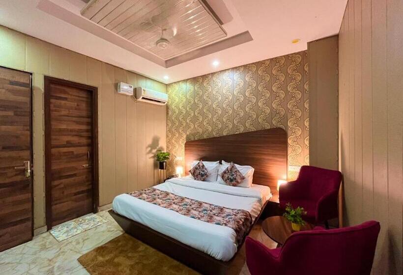 酒店 The Pearl, Zirakpur   A Luxury Family