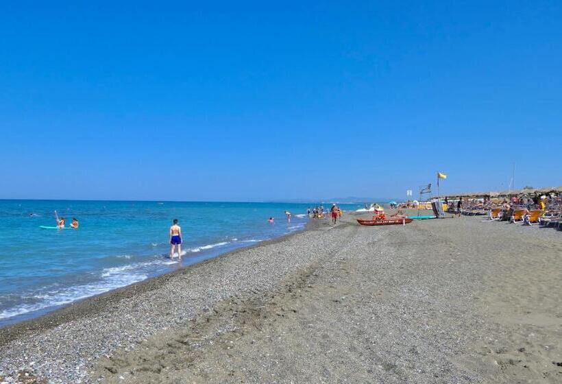 Isa Apartment 4 Beds With Private Outdoor Space In Residence With Swimming Pool In Marina Di Bibbona