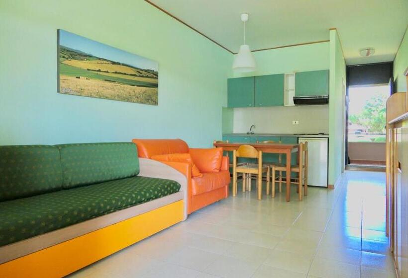 Isa Apartment 4 Beds With Private Outdoor Space In Residence With Swimming Pool In Marina Di Bibbona