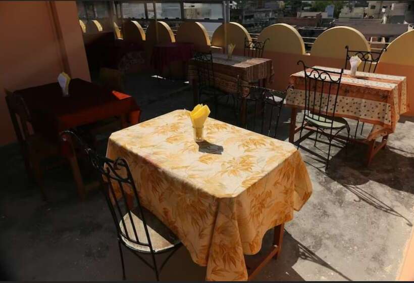 Pensão Maa Vaishno Guest House