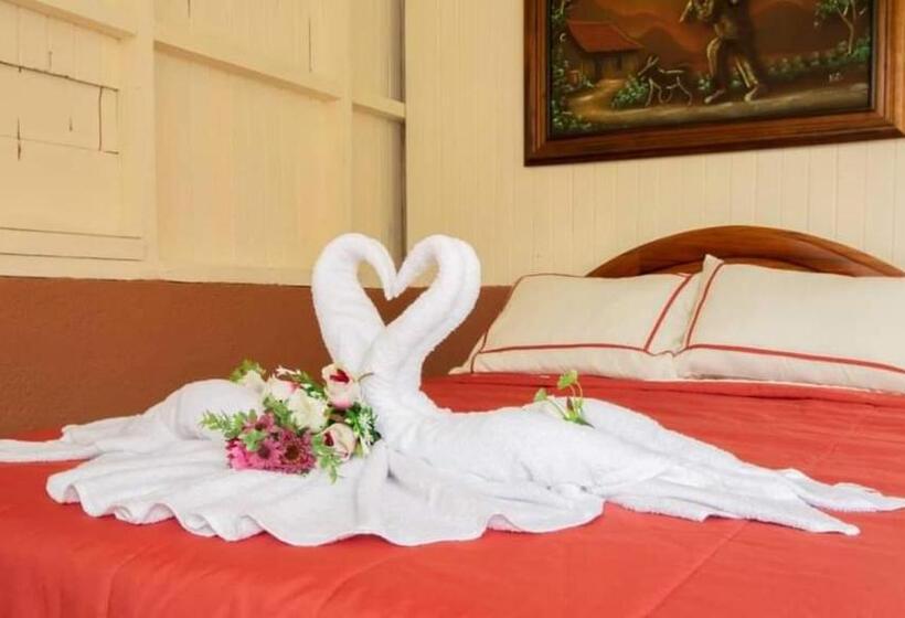 Tico Bed & Breakfast La Fortuna