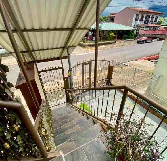 Tico Bed & Breakfast La Fortuna