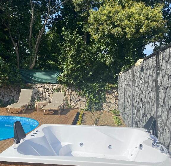 تختخواب و صبحانه Eksado Resort