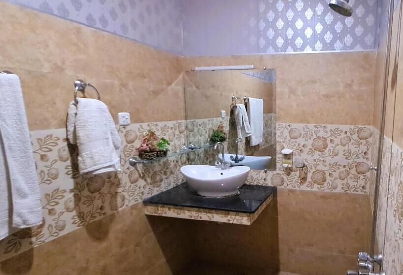 تختخواب و صبحانه Faisal Movers 26 Number Bus Stop Free Pick And Drop Guest House