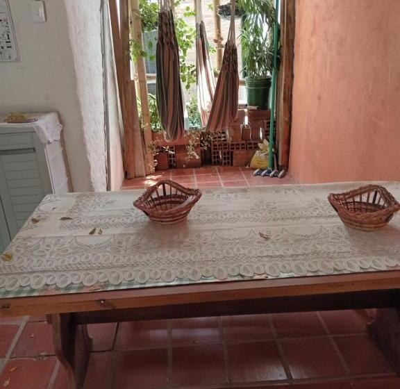 تختخواب و صبحانه Hostal Rolled