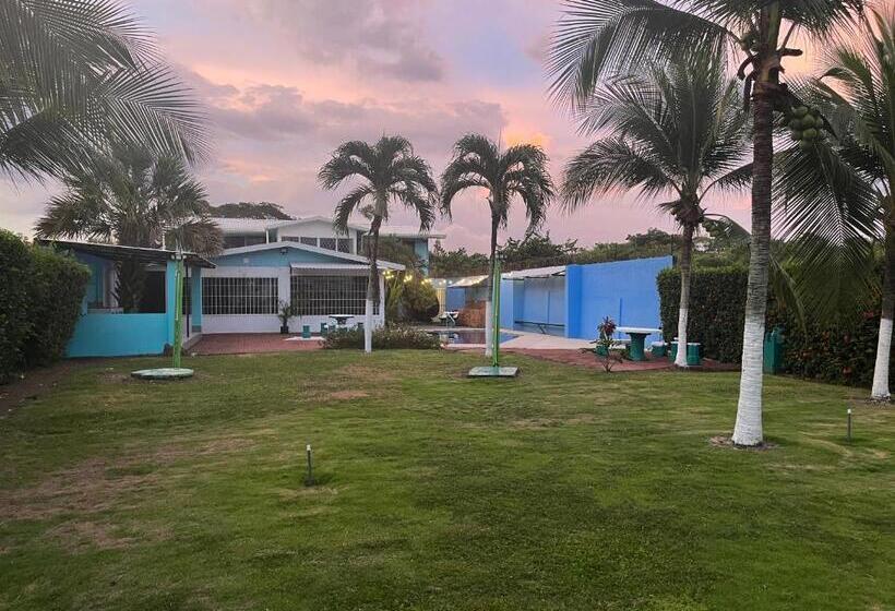 مبيت وإفطار Your Beachfront Bnb Paradise