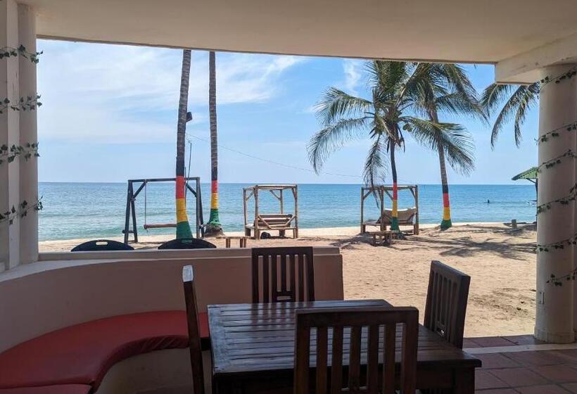 هتل Beach Life Palomino & Beach Club