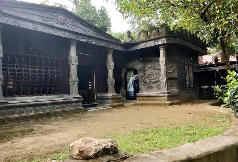 ホテル Kalpadiyil