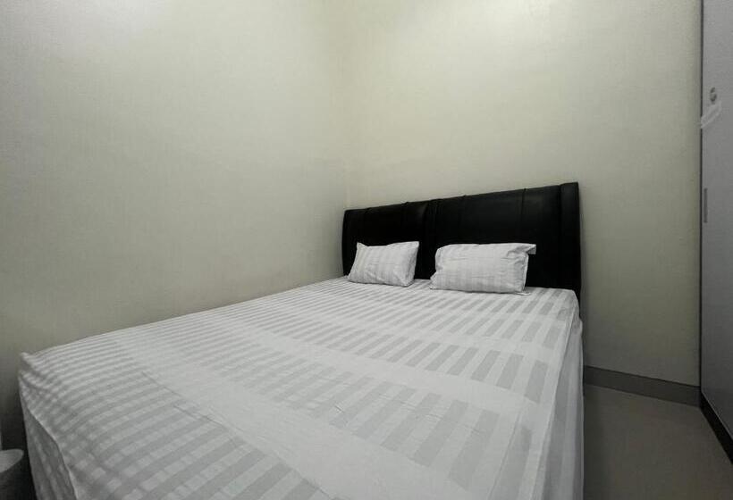 בית מלון כפרי Oyo 93074 Wisma Aliyah