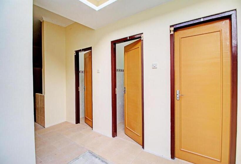 Отель Oyo Life 92953 Nirmala Kost