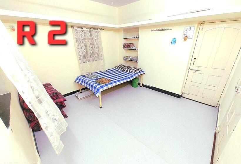 فندق Shriguru Guest House Akkalkot