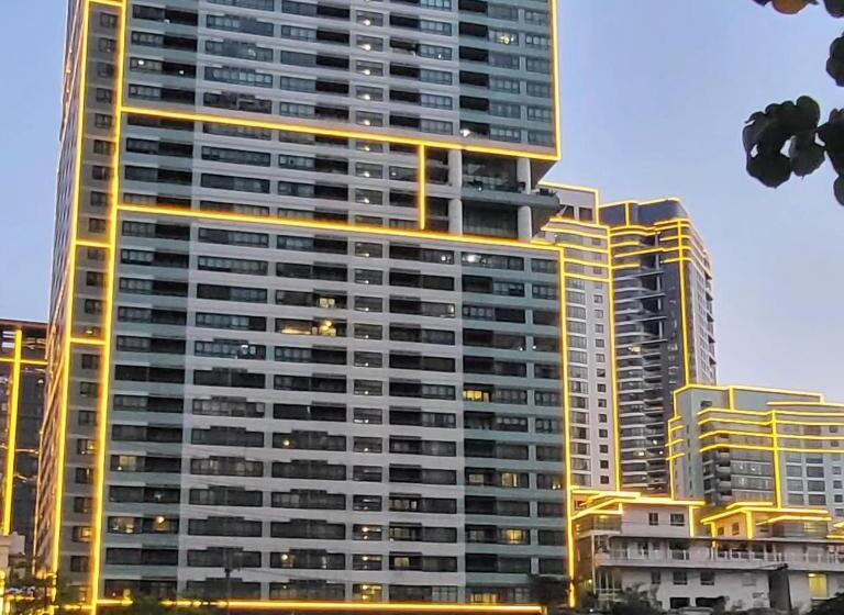 Modern And Comfortable Staycation   Unit 3718 Novotel Tower