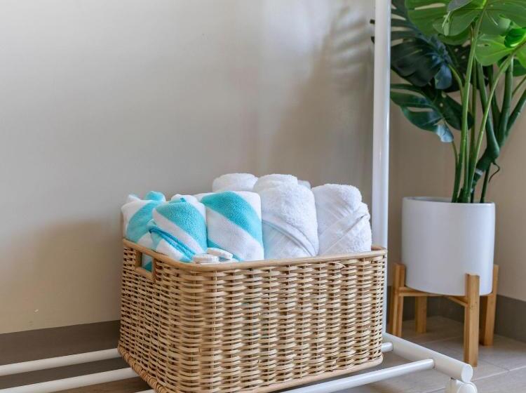 Omp T1 6h, Free Beach & Pool Access, Near Airport, Fast Wifi, Netflix