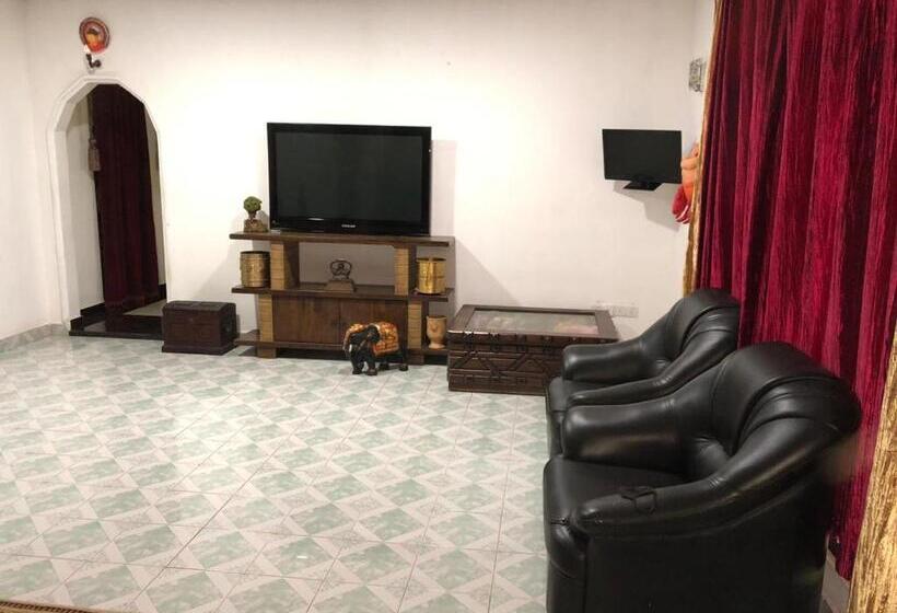 פנסיון Dana S Villa