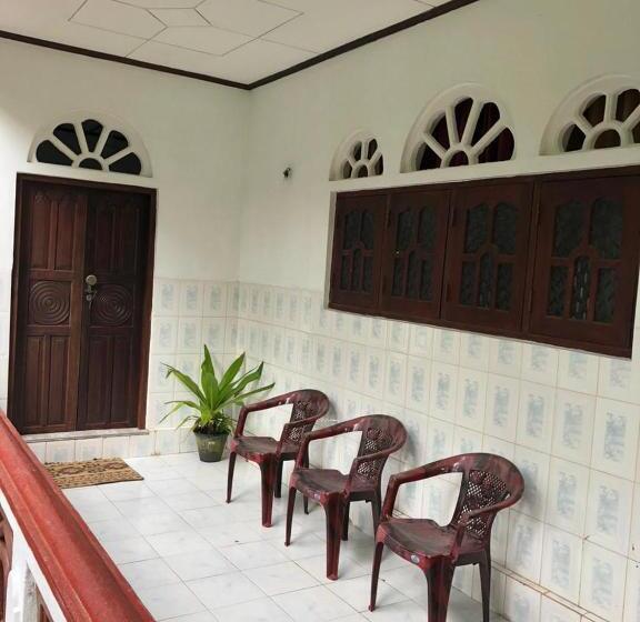 פנסיון Dana S Villa