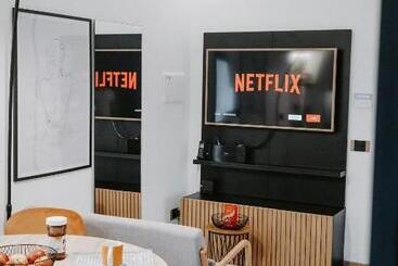 پانسیون Dislocati Bnb   Jacuzzi Privata   Cucina   Tv60   Minimal Luxury