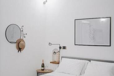 پانسیون Dislocati Bnb   Jacuzzi Privata   Cucina   Tv60   Minimal Luxury