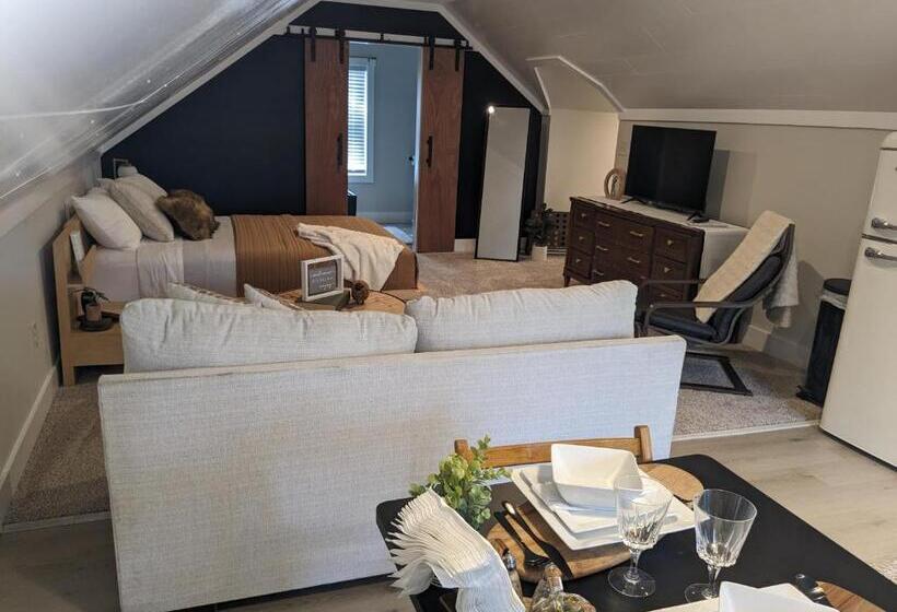 펜션 Lakewoods Urban Suite