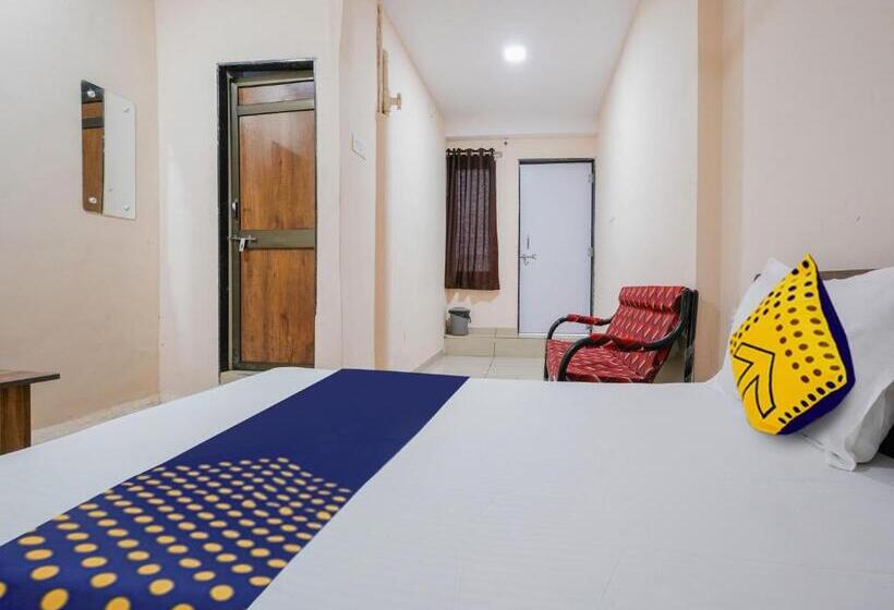 Spot On Hotel Moon