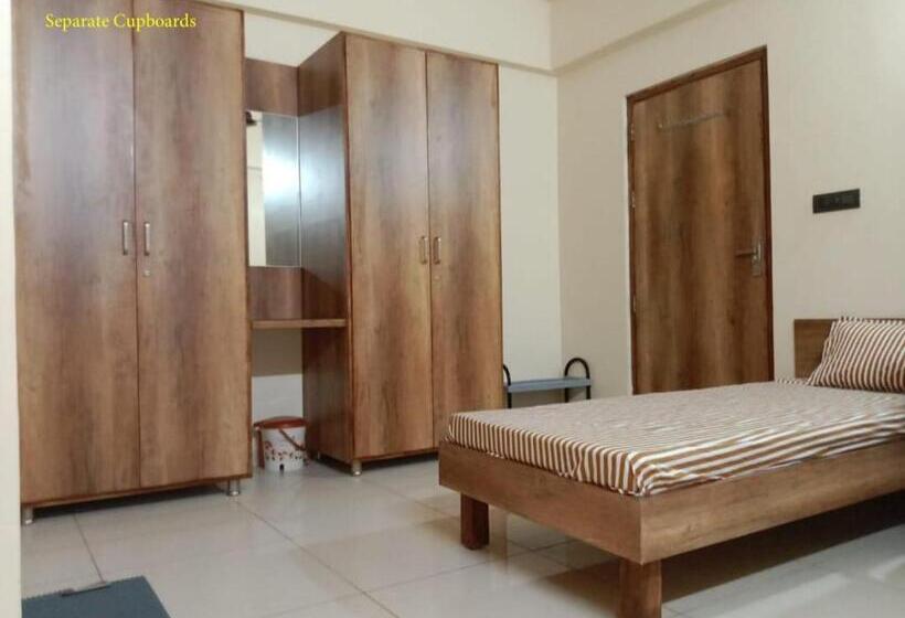 Общежитие Geeta Residency