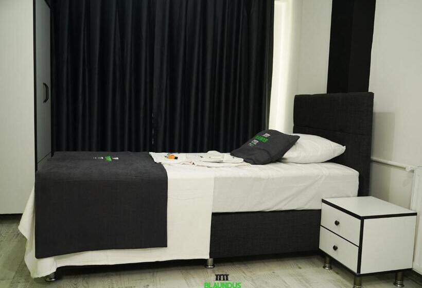 Blaundus Otel