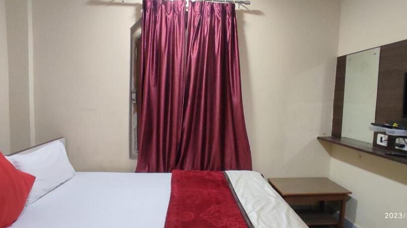 فندق Ashirbad Deluxe