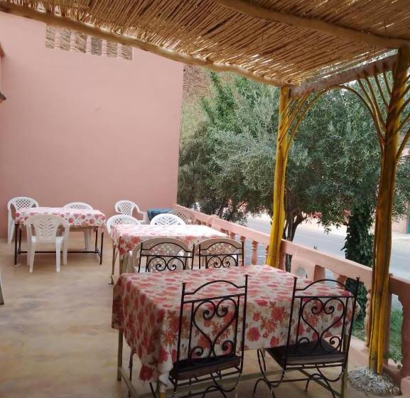 هتل Hôtel Auberge Etoile Dades