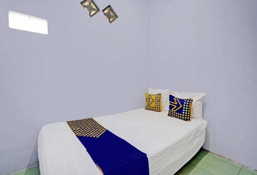 هتل Oyo Life 92937 Kost Putri Sarkara Syariah