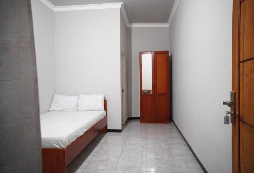 هتل Oyo Life 93045 Kost Putra Bu Ketut