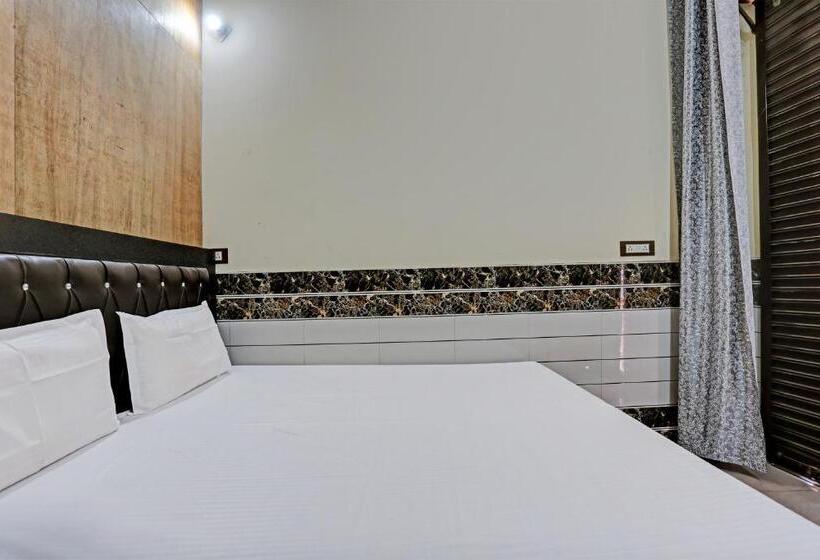 هتل Oyo Royal Guest House
