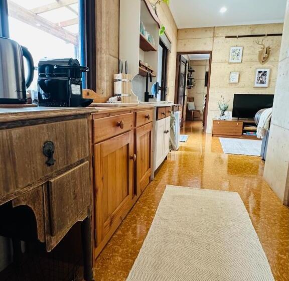 بنسيون Rammed Earth Retreat