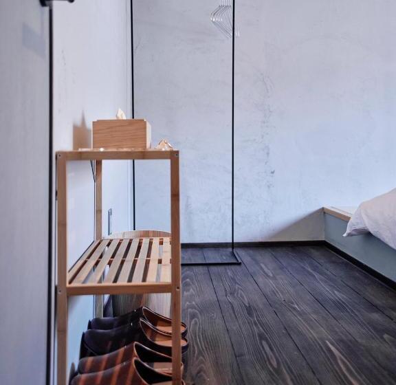هاستل 小鳩屋