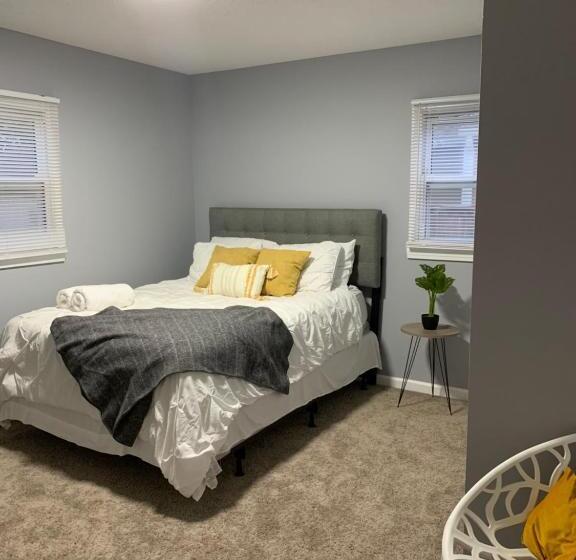 هاستل Low Priced King Suite Central Location