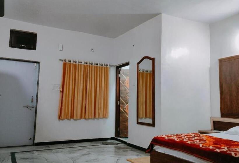 هتل Laxmanji Villas