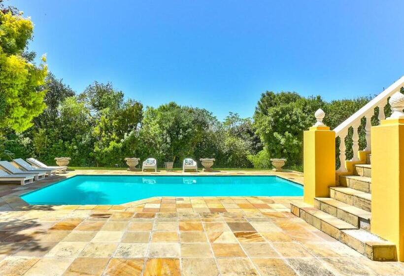 פנסיון Devonport House   Constantia