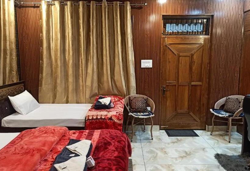 پانسیون Gayatri Niwas Luxury Private Room With Ensuit Bathroom Lake View And Mountain View