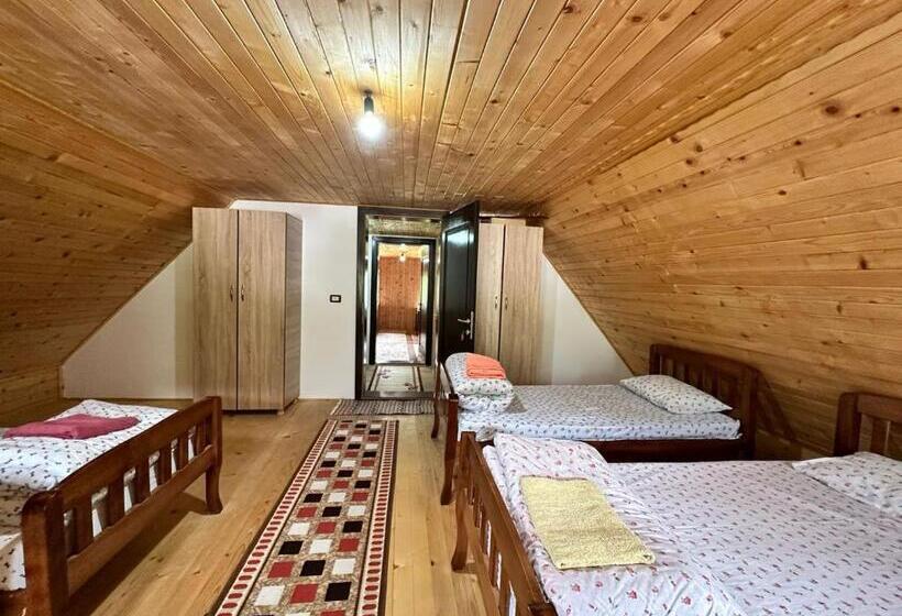 بنسيون Guest House Kukaj Bed & Breakfast