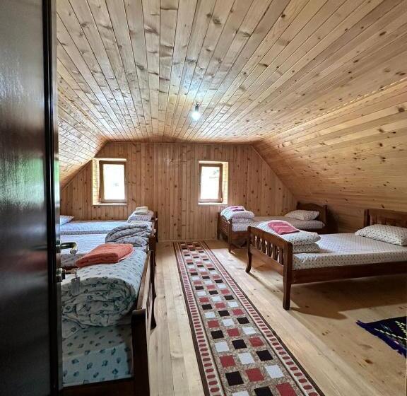 بنسيون Guest House Kukaj Bed & Breakfast