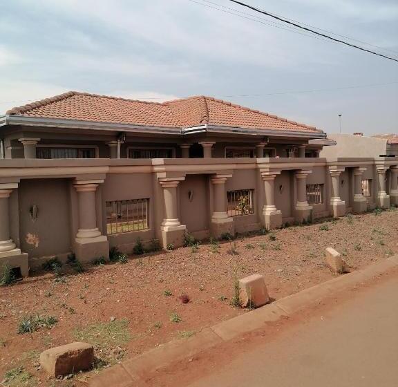 بنسيون Kathorus Short Term Rentals