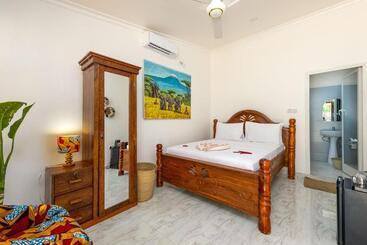 پانسیون Shivo Guest House