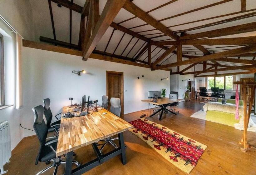 פנסיון The Pine Levochevo   Guesthouse And Coworking Space