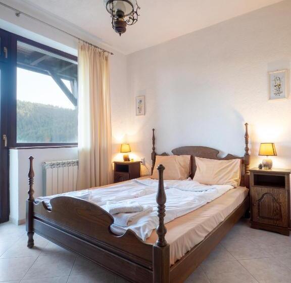 פנסיון The Pine Levochevo   Guesthouse And Coworking Space