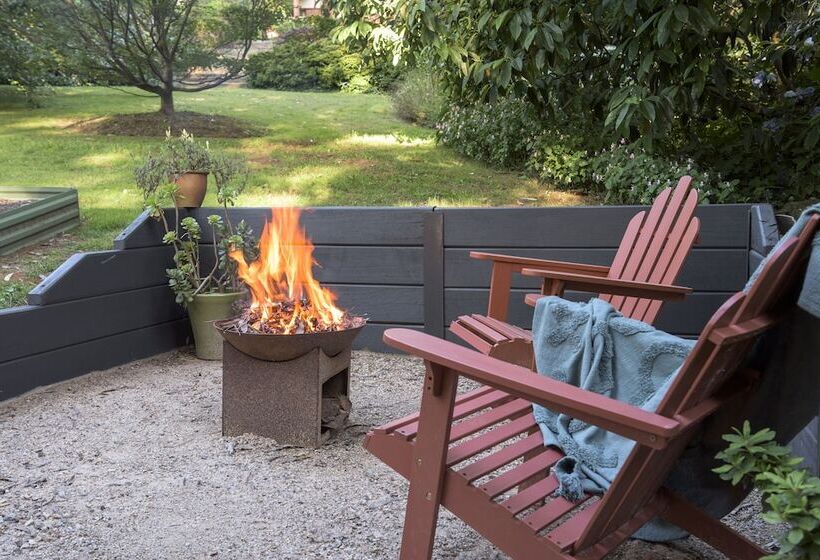 Bed and Breakfast Botanica Retreat   Village Spa & Stay