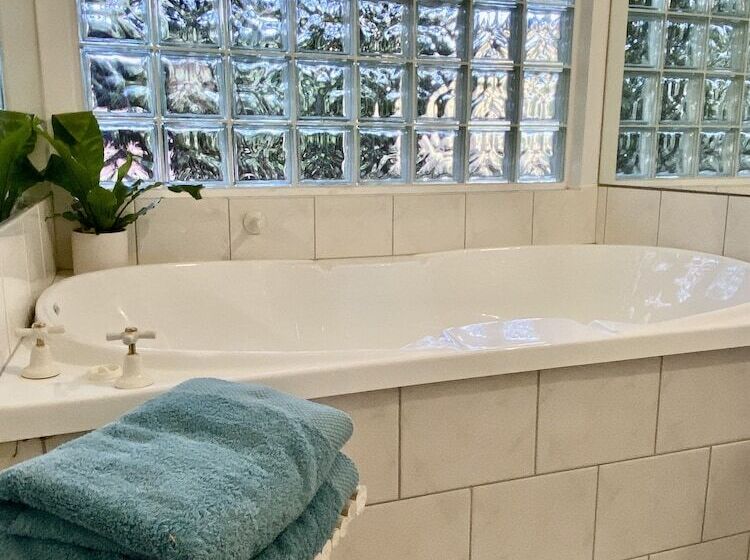 Bed and Breakfast Botanica Retreat   Village Spa & Stay